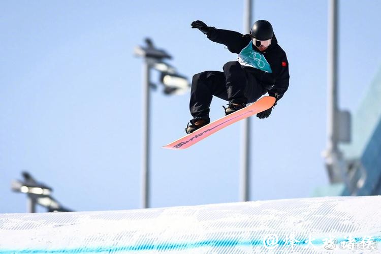 冬奥会首个比赛日综述：苏翊鸣夺中国首枚奖牌